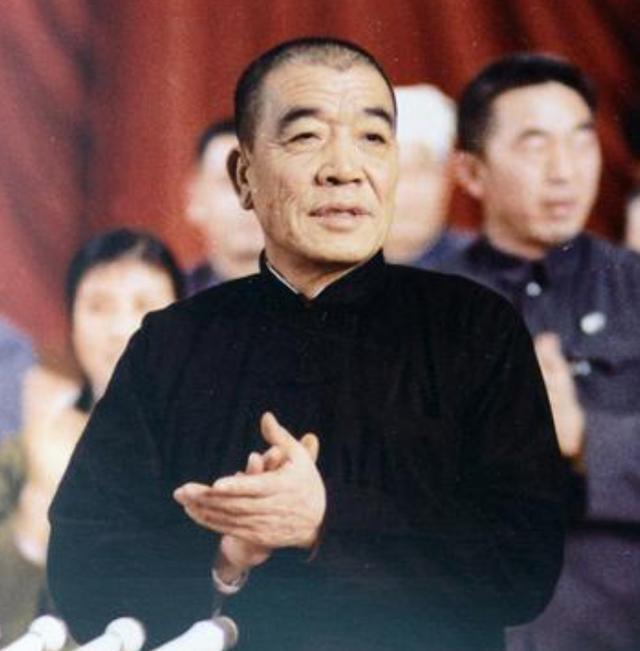 bob半岛体育-1986年陈永贵病逝，追悼会规格成难题，邓小平只说了一句话，全场安静